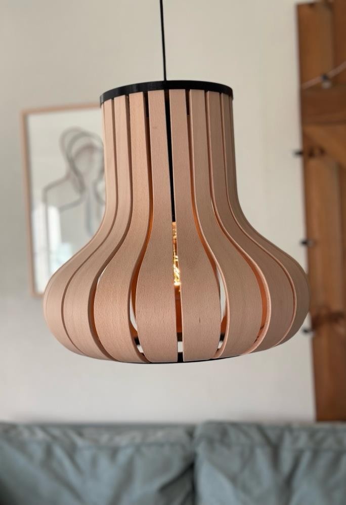 Finished Stressless lamp seen from the side